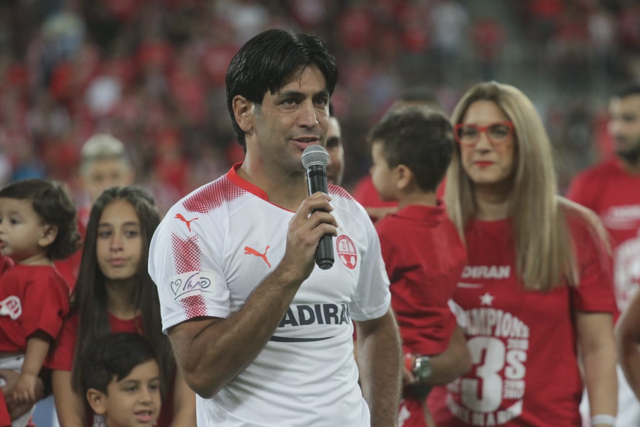 אליניב ברדה נואם. 